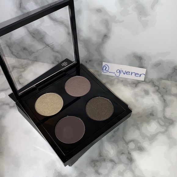 A NOVEL ROMANCE Quad Eye Quad A Novel Romance Eyeshadow Palette MAC - Picture 3 of 17